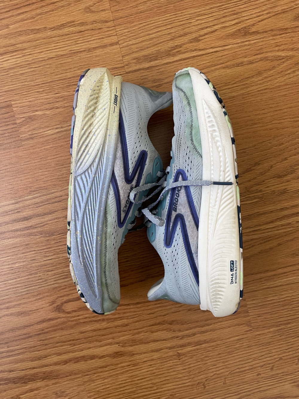 Brooks men’s ghost 17 Kentucky/blue/lavender Running shoes size 10 activate